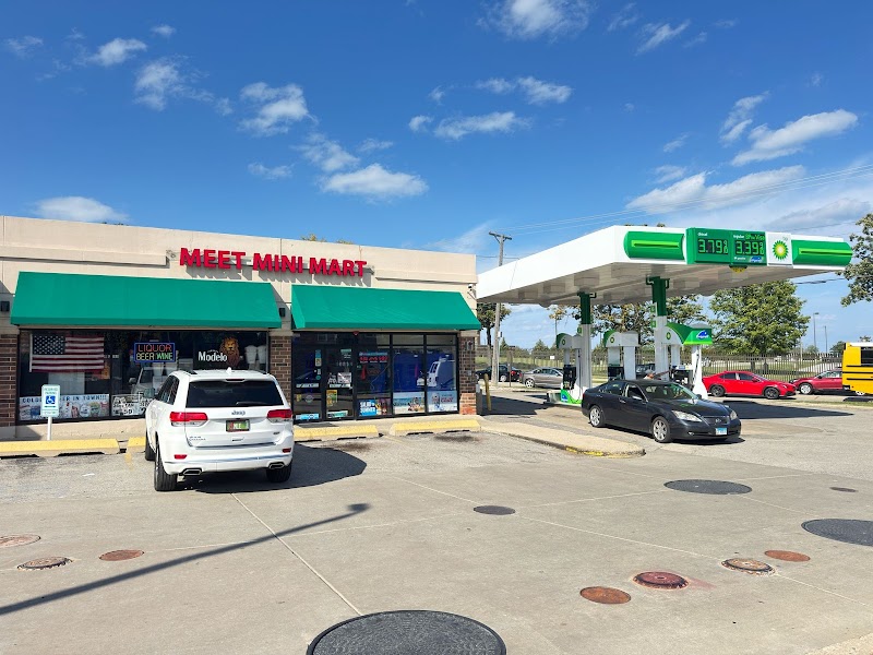 BP GAS STATION /MEET MINI MART / GROCERY / BEER / LIQUOR / WINE / SUPERMARKET